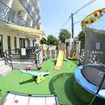 Rares Hostel *
