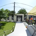 Rares Hostel